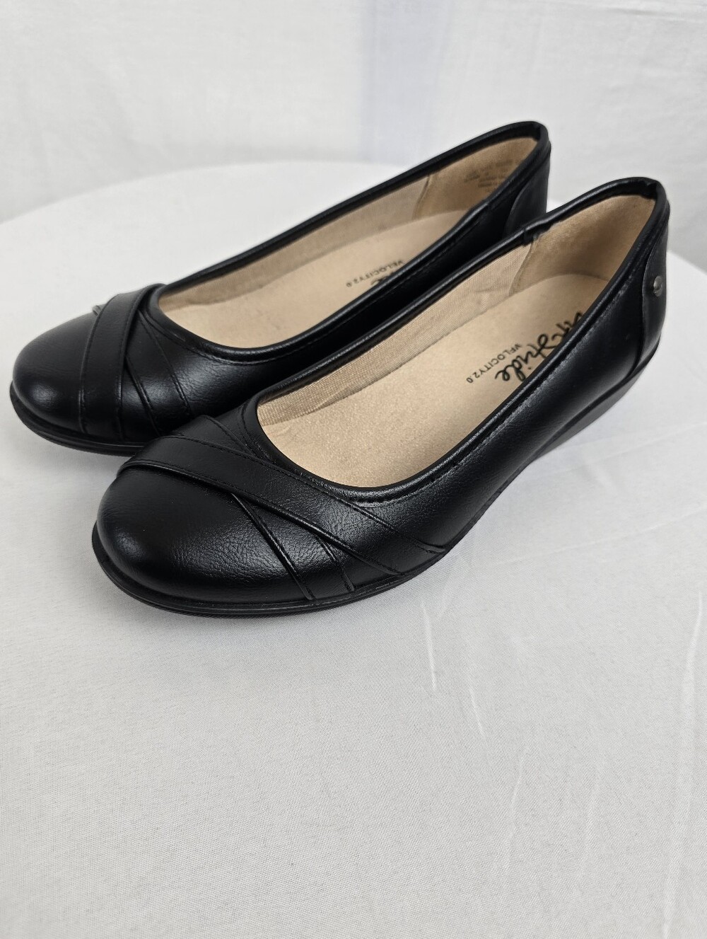 NWOB Life Stride I-Loyal Black Women's Faux Leather Slip-On Ballet Flats Sz 8.5